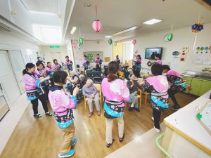 まき夏祭り　園内民謡流し