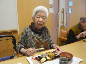 寿司食いねェ！お寿司を囲んで食事会を開催しました♪